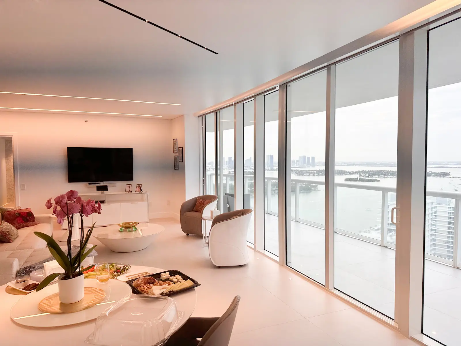 Icon South Beach Unit 3506 — clean, contemporary apartment in Miami Beach